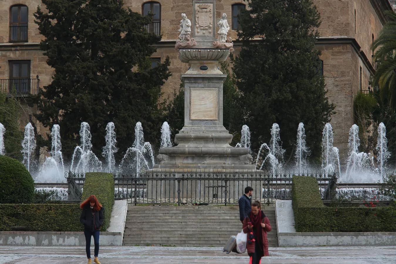 Desde el pasado mes de diciembre la estatua se encontraba tapada con motivo de las actuaciones que se estaban realizando para su mejora