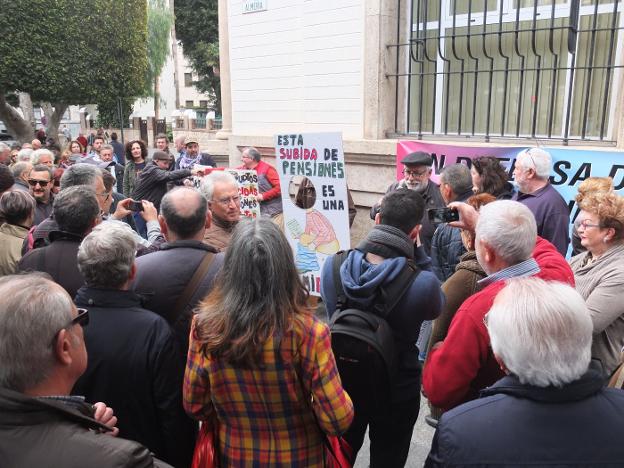 Manifestación en Almería para pedir al gobierno de Mariano Rajoy una subida en las pensiones. 