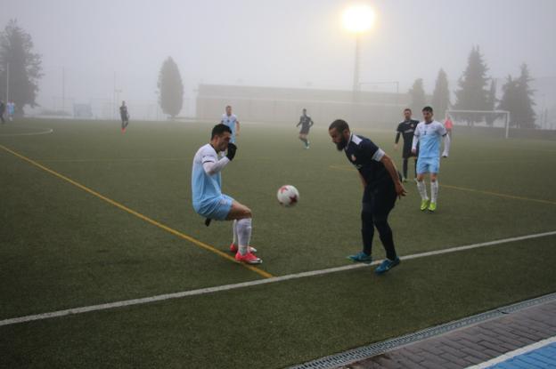 El Villacarrillo CF goleó ayer al colista del Grupo IX en su feudo.