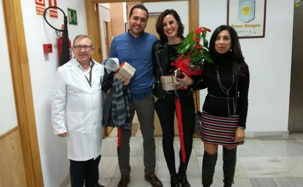 La conmovedora historia de amor con pedida de dos donantes de sangre de Granada emociona a las redes