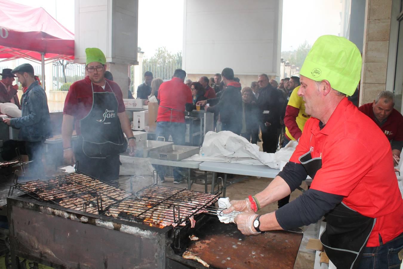 Gran ambiente en la Feria de los Pueblos pese a la lluvia, cargada de actividades y con los municipios sacando la artillería para 'cazar' visitantes y mostrar sus bondades