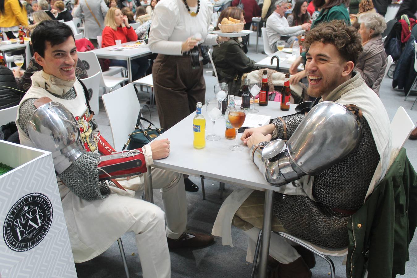 Gran ambiente en la Feria de los Pueblos pese a la lluvia, cargada de actividades y con los municipios sacando la artillería para 'cazar' visitantes y mostrar sus bondades