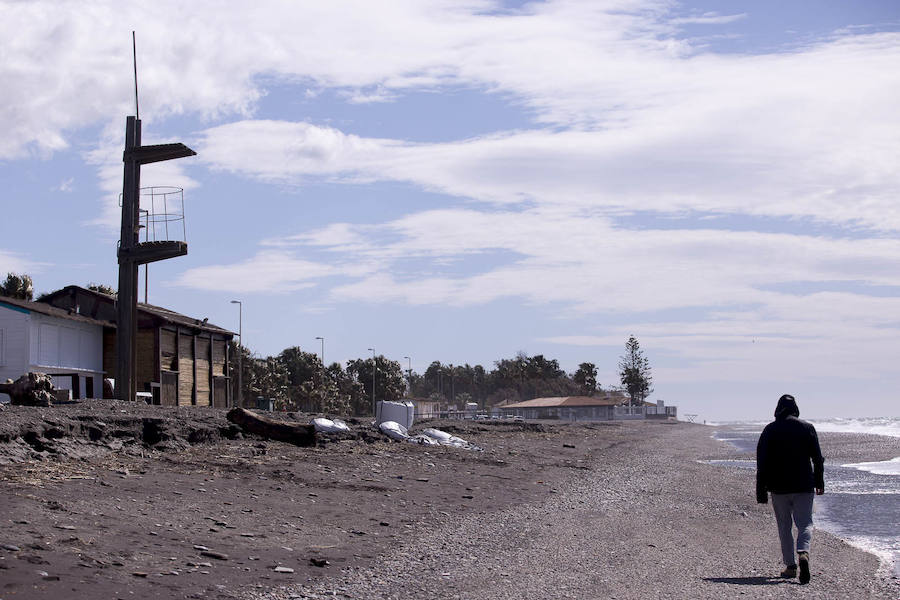 Así han quedado las playas granadinas tras un fin de semana de viento y lluvia