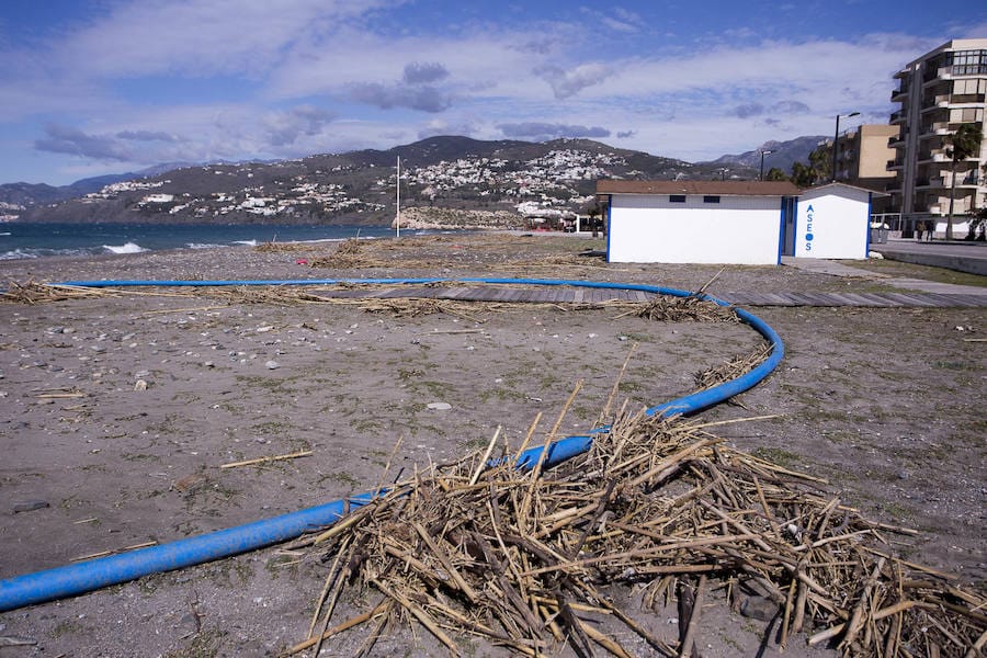 Así han quedado las playas granadinas tras un fin de semana de viento y lluvia