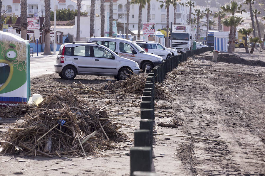 Así han quedado las playas granadinas tras un fin de semana de viento y lluvia