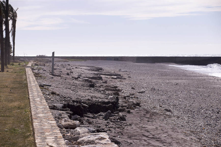 Así han quedado las playas granadinas tras un fin de semana de viento y lluvia