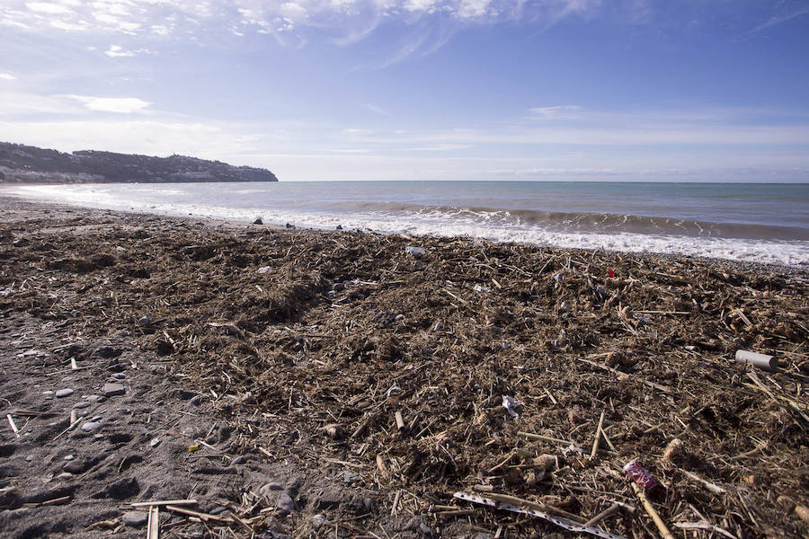 Así han quedado las playas granadinas tras un fin de semana de viento y lluvia