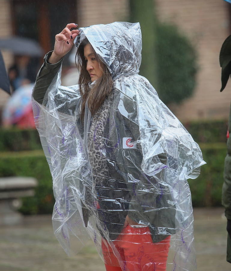 El paraguas ha sido el protagonista de estas imágenes de marzo