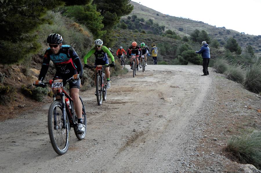 El Circuito BTT Diputación de Granada Dr. Bike se pone en marcha con el Open MTB Puerta de la Alpujarra, en el que participan 600 ciclistas