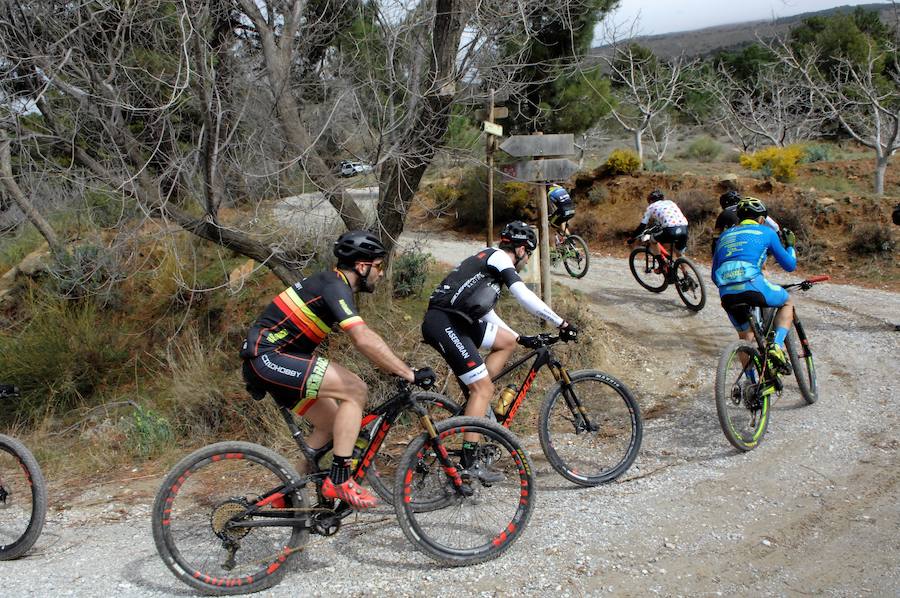 El Circuito BTT Diputación de Granada Dr. Bike se pone en marcha con el Open MTB Puerta de la Alpujarra, en el que participan 600 ciclistas