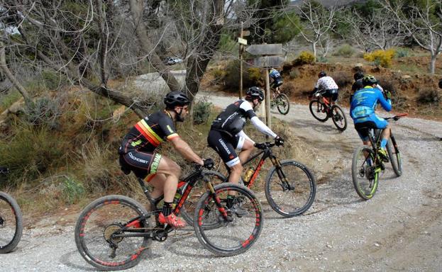 Rocío Martín y José María Sánchez ganan la V edición del Open MTB Puerta de la Alpujarra