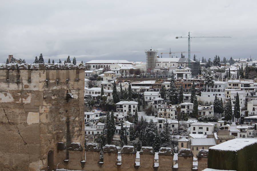 Fotos: Las bellas imágenes de Granada nevada que enamoran al mundo