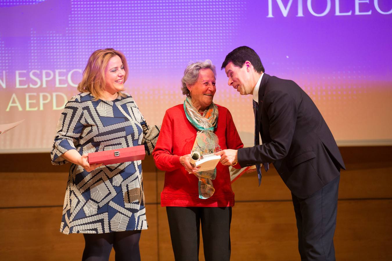 La Asociación Española de la Prensa Deportiva en Granada coronó anoche en el Auditorio de Caja Rural a los mejores atletas del 2017