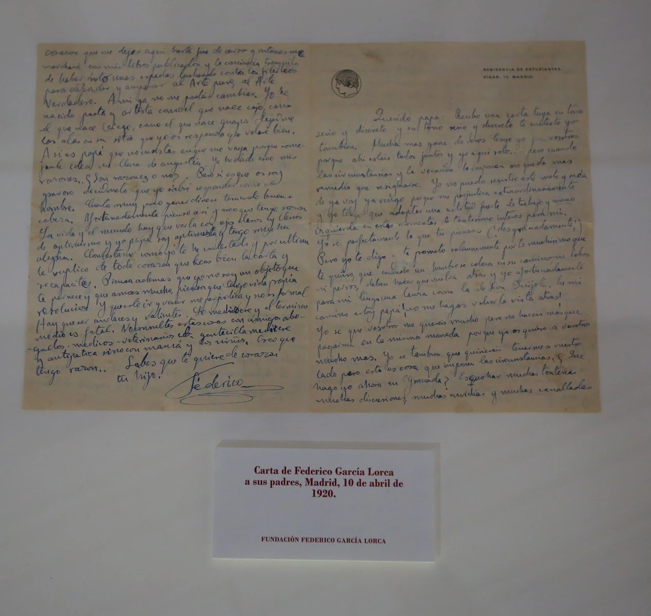 Carta de Federico García Lorca a sus padres enviada desde Madrid el 10 de abril de 1920, apenas unos meses después de su ingreso en la Residencia de Estudiantes. En ella da cuenta de sus avances en Madrid. Fundación Lorca.