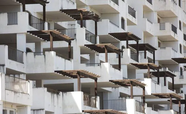 Granada ya genera más riqueza que antes de la crisis, pero el paro aún es el doble