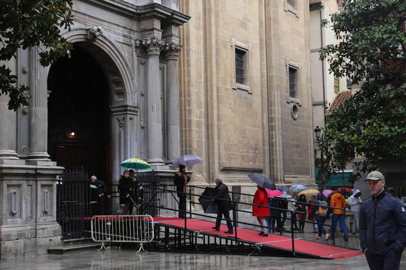 El Domingo de Ramos trae amenaza de lluvia. La Agencia Estatal de Meteorología también advierte hoy mismo de que dejará de llover por la tarde. Aunque la tregua tampoco es en exceso fiable. Por la mañana, más paraguas que palmas. 