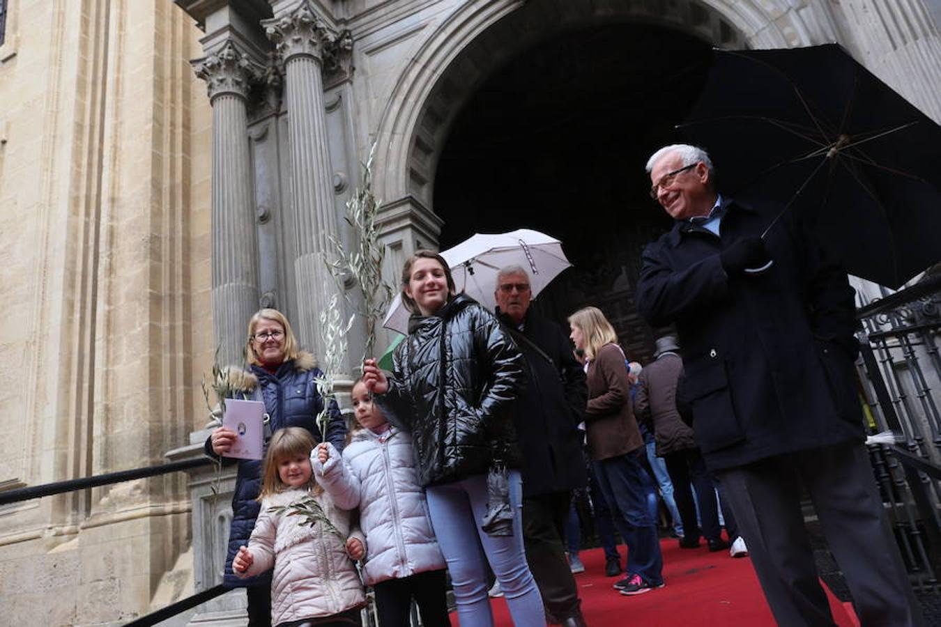 El Domingo de Ramos trae amenaza de lluvia. La Agencia Estatal de Meteorología también advierte hoy mismo de que dejará de llover por la tarde. Aunque la tregua tampoco es en exceso fiable. Por la mañana, más paraguas que palmas. 