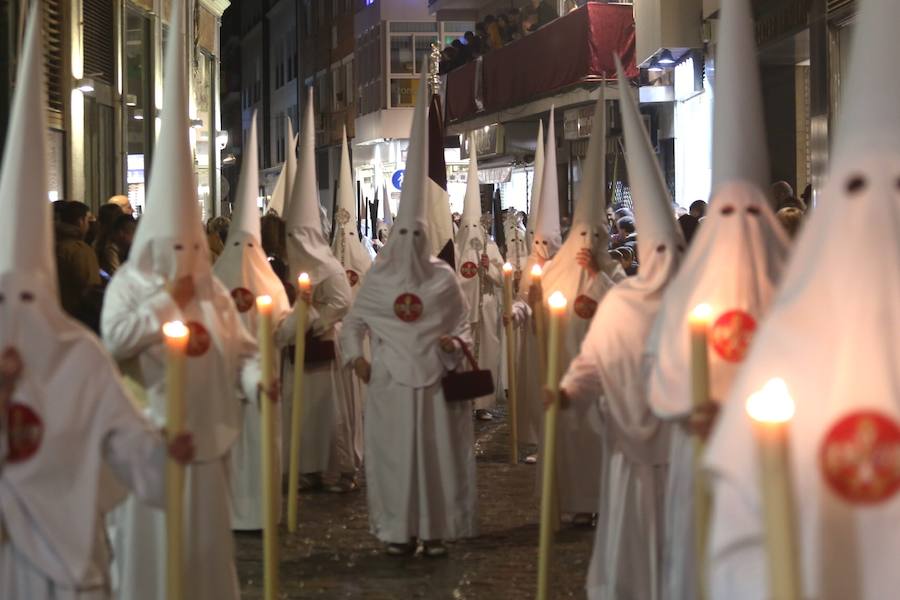 La hermandad del Santísimo Sacramento y Real Cofradía de Nazarenos de Nuestro Padre Jesús Despojado de sus Vestiduras, María Santísima del Dulce Nombre y San Juan Evangelista procesionó por la carrera oficial