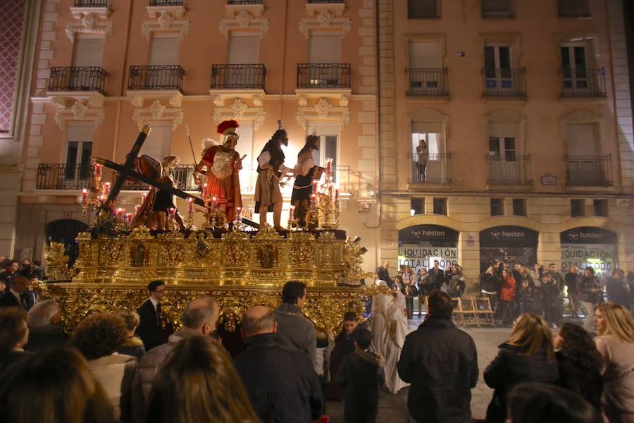 La hermandad del Santísimo Sacramento y Real Cofradía de Nazarenos de Nuestro Padre Jesús Despojado de sus Vestiduras, María Santísima del Dulce Nombre y San Juan Evangelista procesionó por la carrera oficial