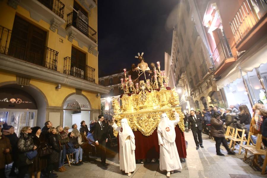 La hermandad del Santísimo Sacramento y Real Cofradía de Nazarenos de Nuestro Padre Jesús Despojado de sus Vestiduras, María Santísima del Dulce Nombre y San Juan Evangelista procesionó por la carrera oficial