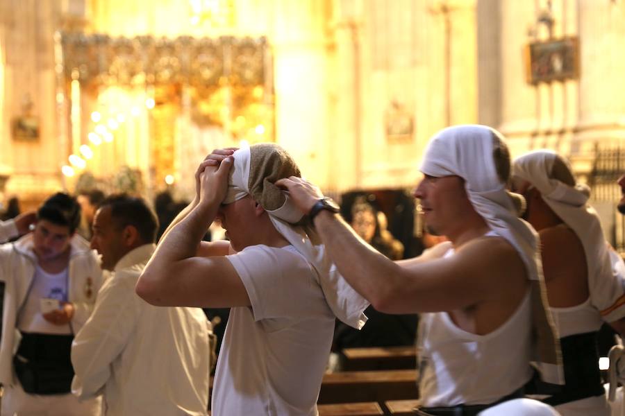 La junta de gobierno de hermandad Nuestro Padre Jesús Cautivo y Maria Santísima de la Encarnación ha retrasado su salida una hora