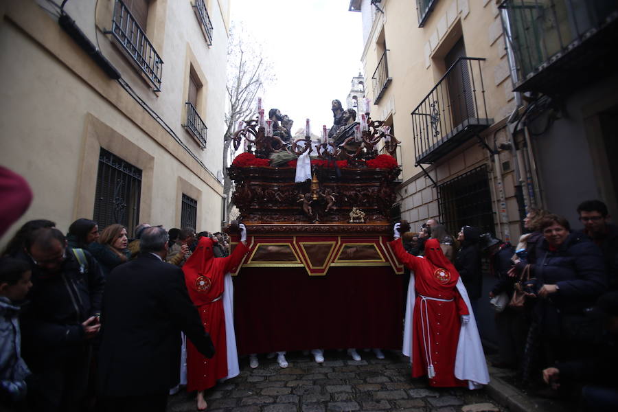 La hermandad de la Santa Cena ha retrasado este Domingo de Ramos su salida para finalmente procesionar desde las 19.00 horas 