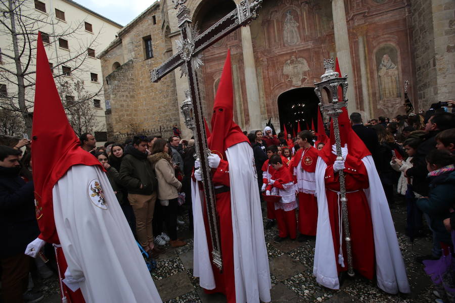 La hermandad de la Santa Cena ha retrasado este Domingo de Ramos su salida para finalmente procesionar desde las 19.00 horas 