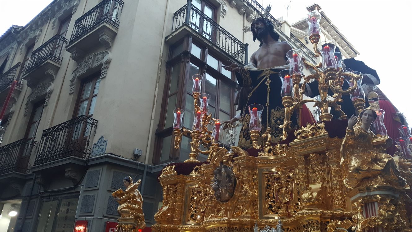 La hermandad del barrio de Fígares ha sido la segunda en entrar en la carrera oficial en el Domingo de Ramos de Granada