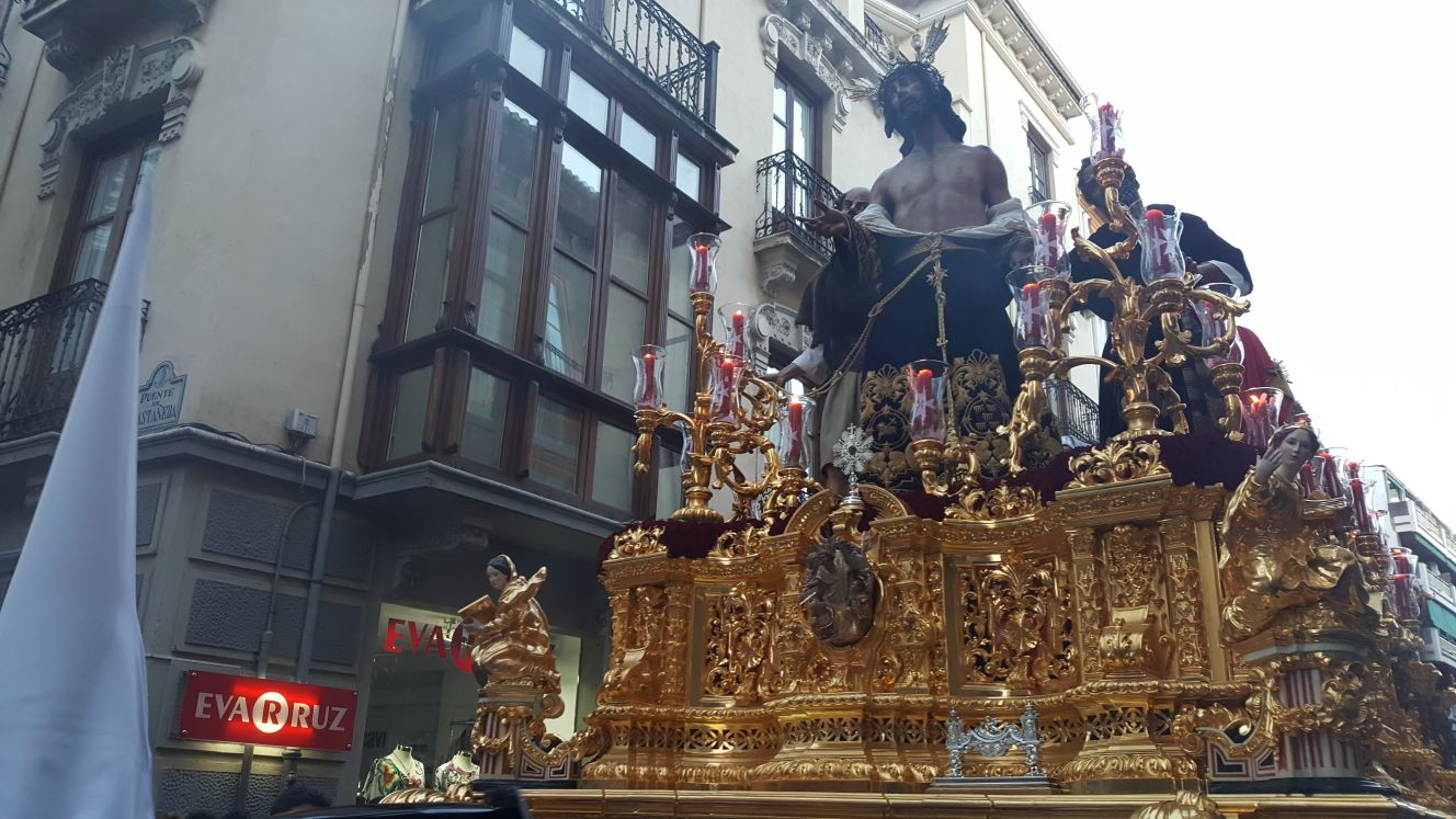La hermandad del barrio de Fígares ha sido la segunda en entrar en la carrera oficial en el Domingo de Ramos de Granada