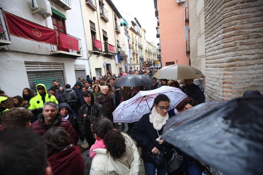 Justo cuando iban a ponerse en la calle, el agua les frenó