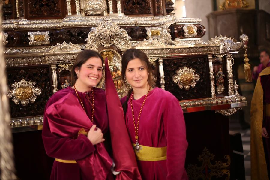 La cofradía del Rescate realiza este Lunes Santo una estación de penitencia especial, ya que la talla de su titular cumple trescientos años. Su confección se atribuye al círculo de los Mora (siglo XVIII).