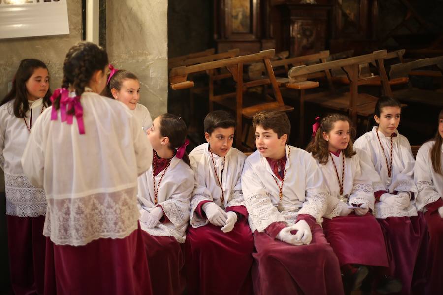 La cofradía del Rescate realiza este Lunes Santo una estación de penitencia especial, ya que la talla de su titular cumple trescientos años. Su confección se atribuye al círculo de los Mora (siglo XVIII).