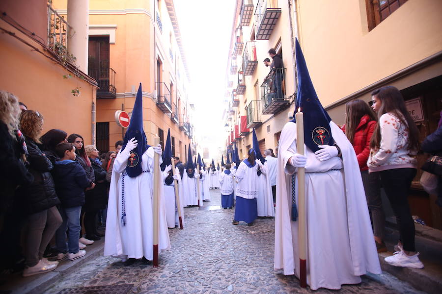 Los pasos de Jesús en el Huerto de los Olivos y María Santísima de la Amargura Coronada han salido de la calle Santiago y buscar la carrera oficial para luego vivir uno de los regresos que mayor número de personas congrega cada año