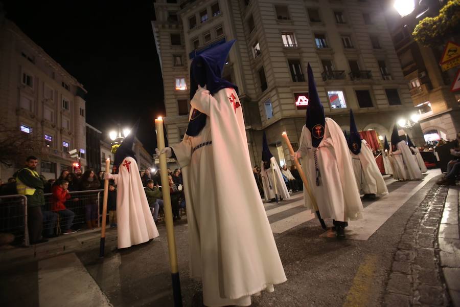 Los pasos de Jesús en el Huerto de los Olivos y María Santísima de la Amargura Coronada han salido de la calle Santiago y buscar la carrera oficial para luego vivir uno de los regresos que mayor número de personas congrega cada año