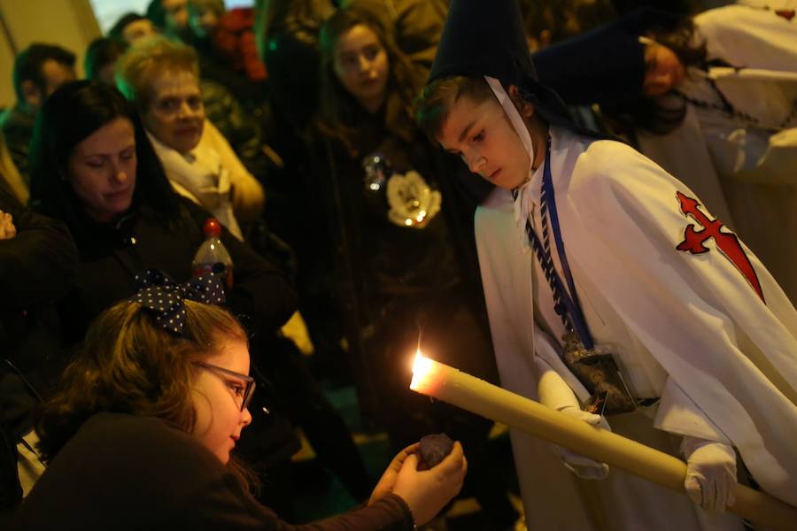 Los pasos de Jesús en el Huerto de los Olivos y María Santísima de la Amargura Coronada han salido de la calle Santiago y buscar la carrera oficial para luego vivir uno de los regresos que mayor número de personas congrega cada año