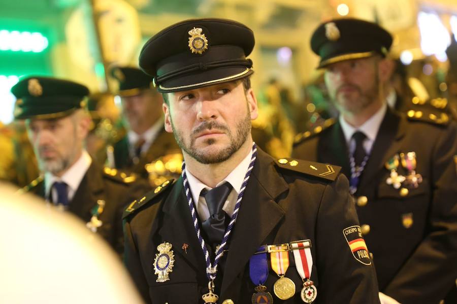 Los pasos de Jesús en el Huerto de los Olivos y María Santísima de la Amargura Coronada han salido de la calle Santiago y buscar la carrera oficial para luego vivir uno de los regresos que mayor número de personas congrega cada año