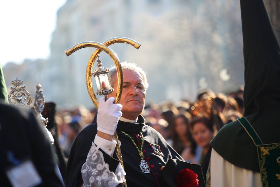 La Real Hermandad y Cofradía de Nazarenos de Nuestro Padre Jesús del Gran Poder y Nuestra Señora de La Esperanza por las calles de la ciudad.