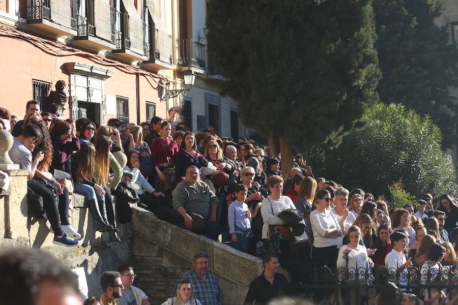 La Real Hermandad y Cofradía de Nazarenos de Nuestro Padre Jesús del Gran Poder y Nuestra Señora de La Esperanza por las calles de la ciudad.