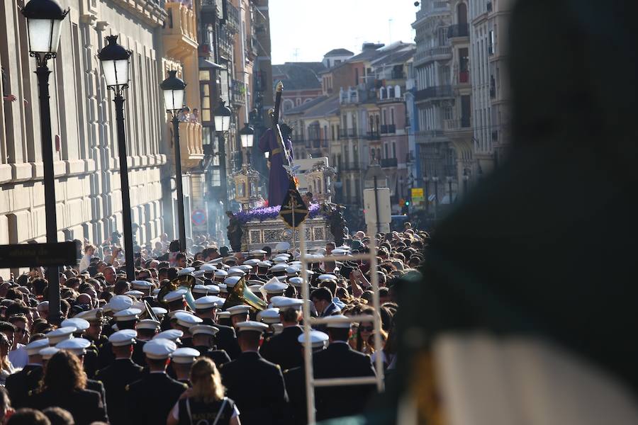 La Real Hermandad y Cofradía de Nazarenos de Nuestro Padre Jesús del Gran Poder y Nuestra Señora de La Esperanza por las calles de la ciudad.