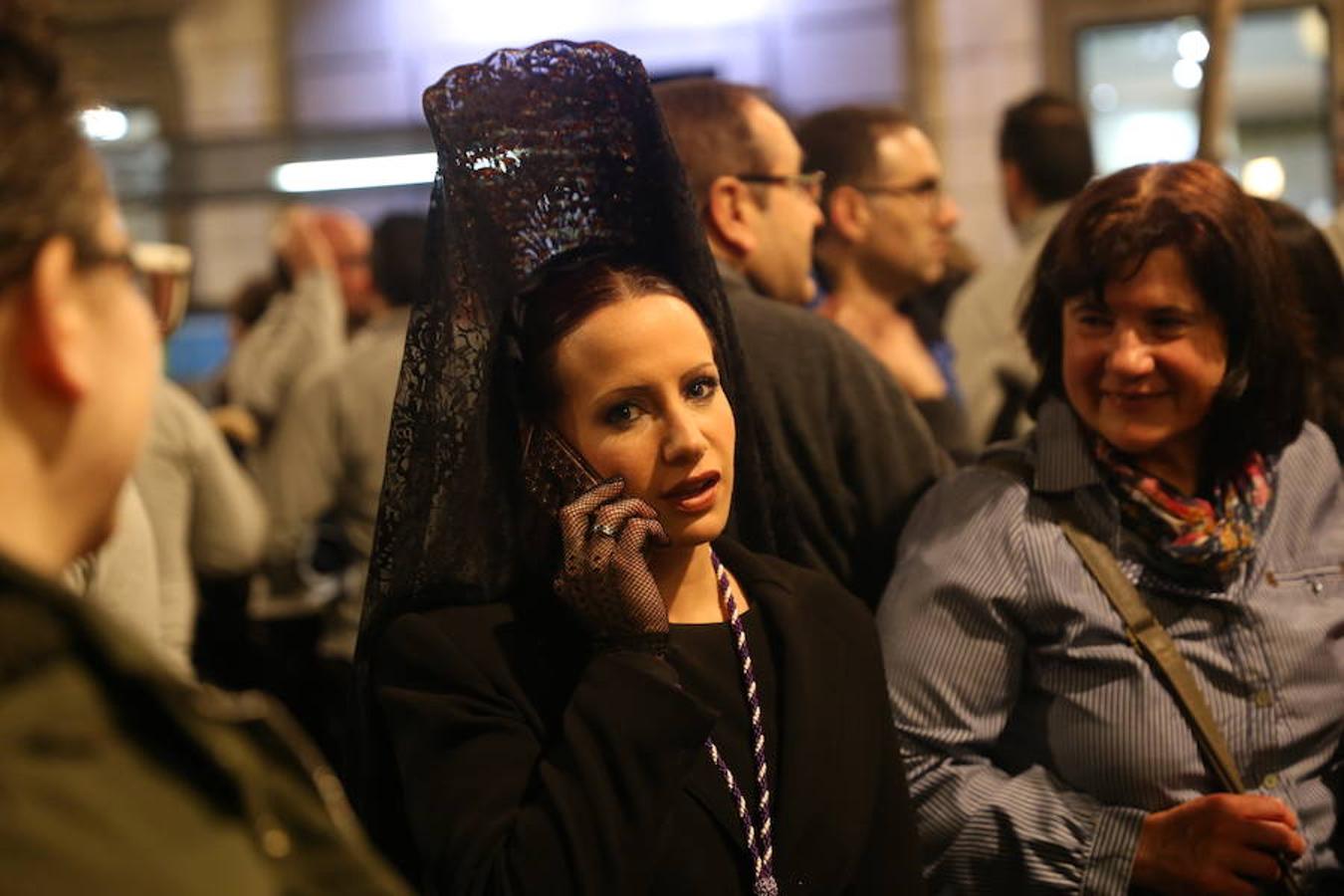 Lanzada, Vía Crucis, La Esperanza y La Cañilla protagonizan un Martes Santo en el que el sol acompaña a la devoción de miles de personas.