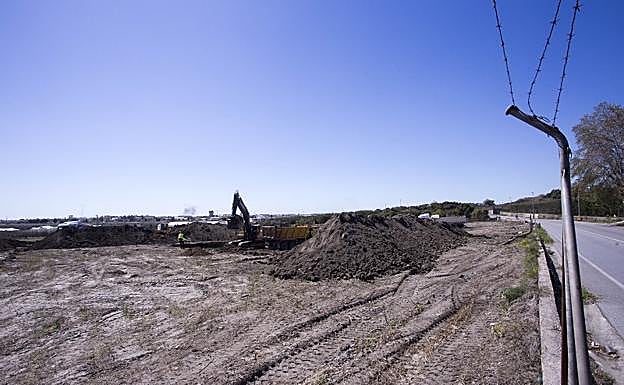 Las máquinas ya han preparado los terrenos del Mot-21. 