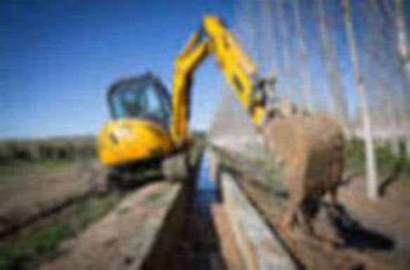 Hectáreas de Vega convertidas en un lodazal, 15 caminos casi intransitables, pérdidas millonarias... Es el rastro del temporal que persiste en Granada. 