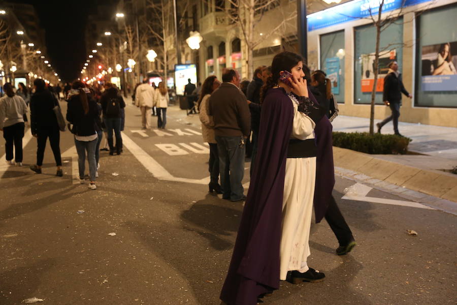 La hermandad se ve obligada a suspender la procesión de hoy por un pequeño problema con la sujeción de la cruz al paso