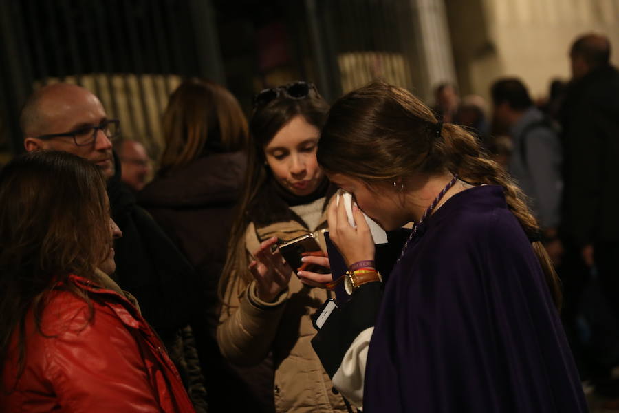 La hermandad se ve obligada a suspender la procesión de hoy por un pequeño problema con la sujeción de la cruz al paso