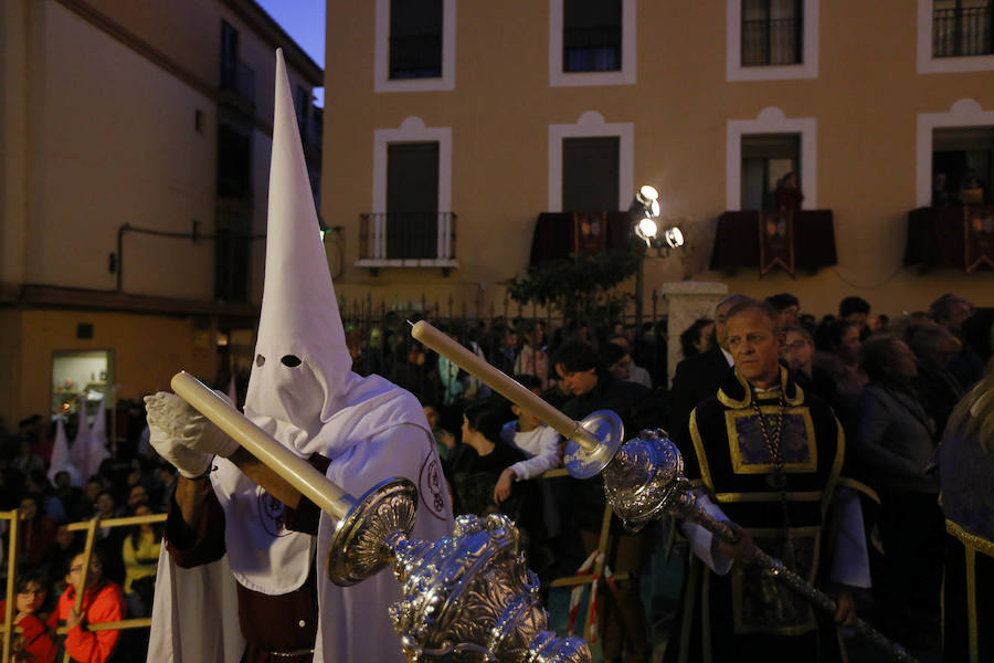 La hermandad ha sacado a la calle más nazarenos que nunca e incorpora hermanos de penitencia detrás del paso