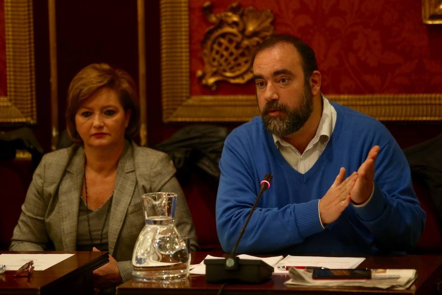 El Ayuntamiento de Granada celebra un pleno en el que se votará la personación de la administración municipal en el caso Emucesa, sobre posibles contrataciones irregulares en la empresa del cementerio.