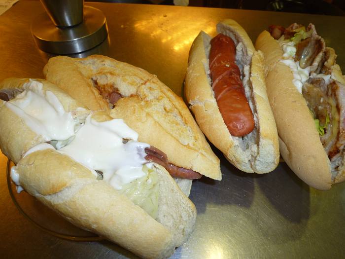 Los hay para todos los gustos; más o menos grandes, simples, con salsa o sin ella, sanos, calóricos, vegetarianos...