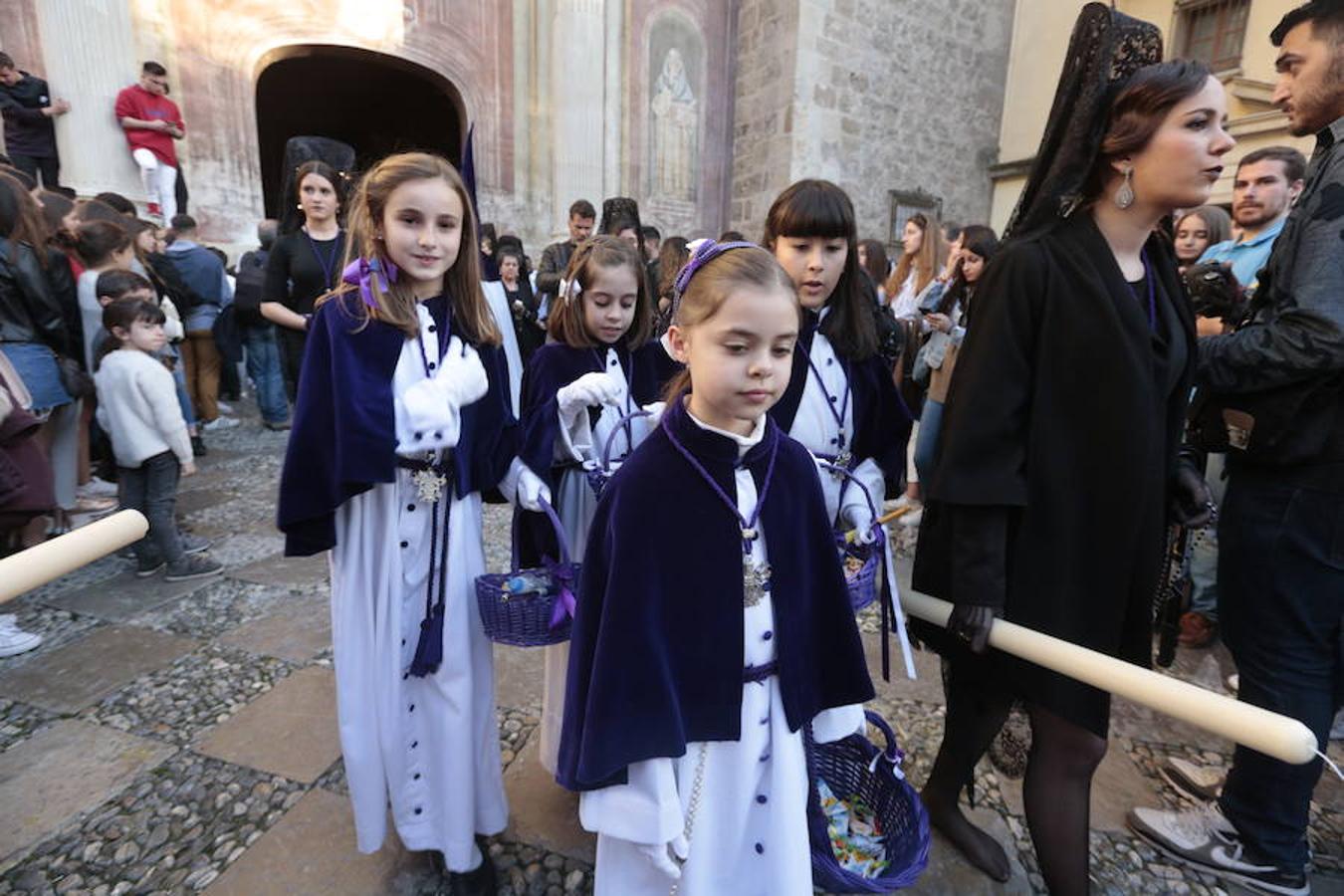 El blanco y el morado rinden tributo a Nuestro Padre Jesús de las Tres Caídas y Nuestra Señora del Rosario