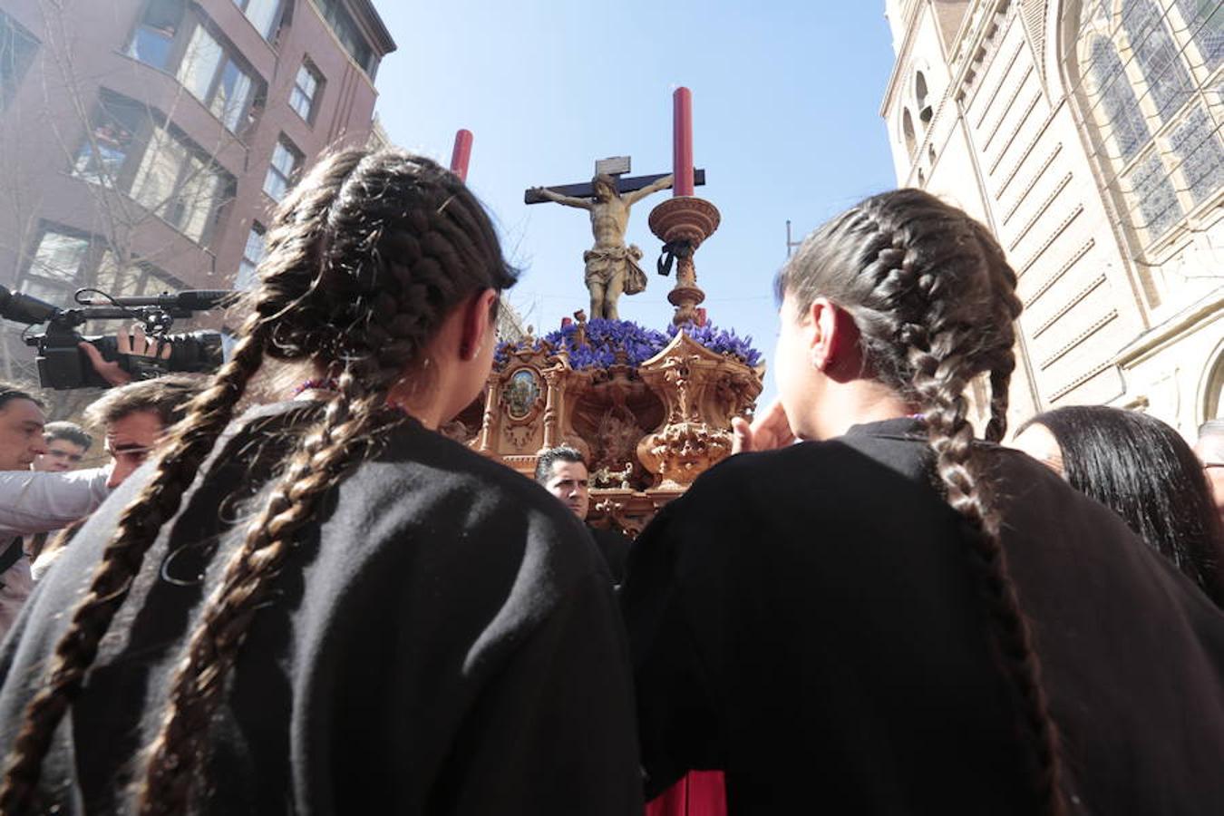 El Cristo del Consuelo y María Santísima del Sacromonte atraviesa la ciudad para llegar al Sacromonte entre hogueras y cantes