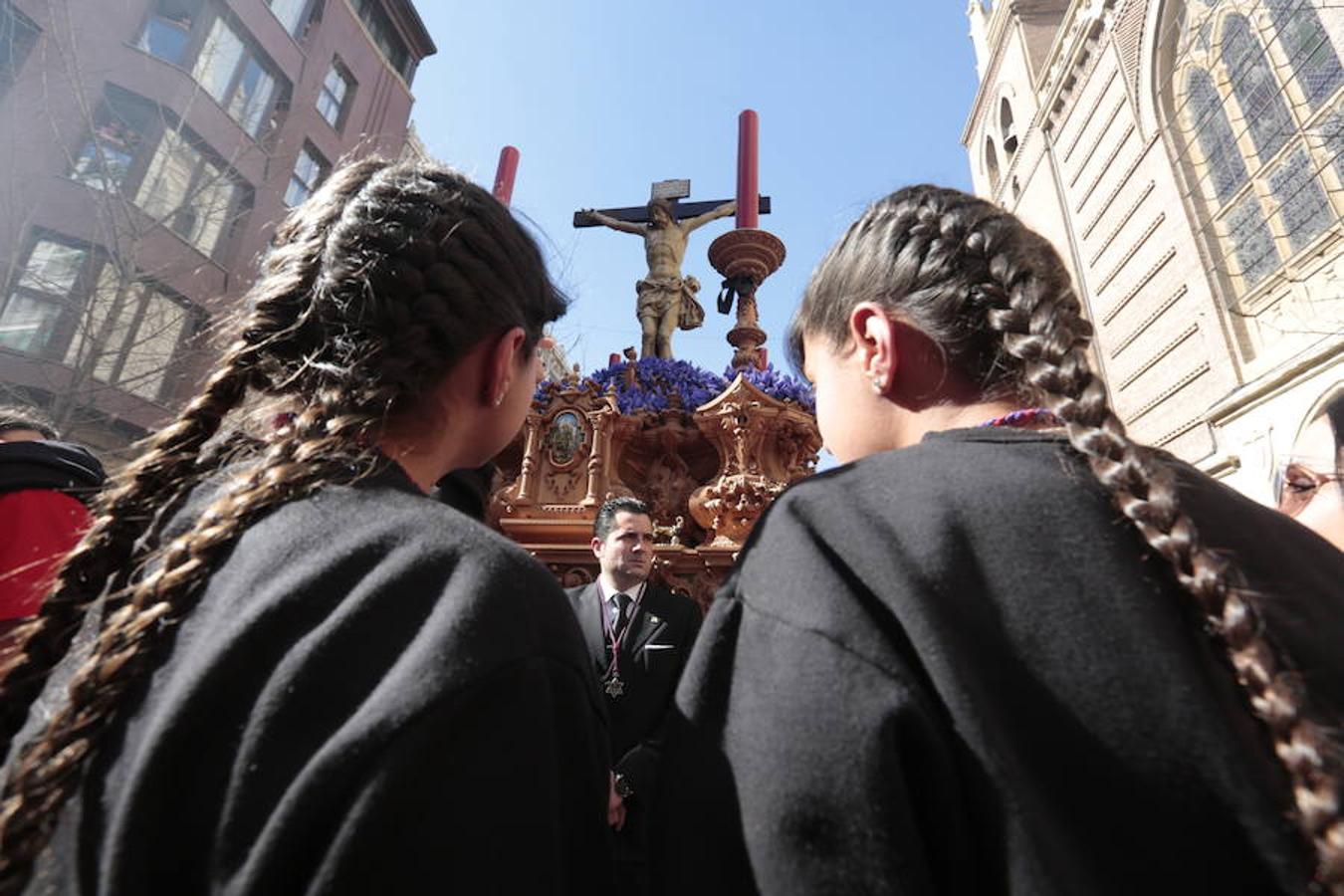 El Cristo del Consuelo y María Santísima del Sacromonte atraviesa la ciudad para llegar al Sacromonte entre hogueras y cantes